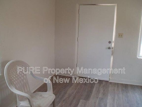 4th image of 509 1/2 Morningside Dr NE