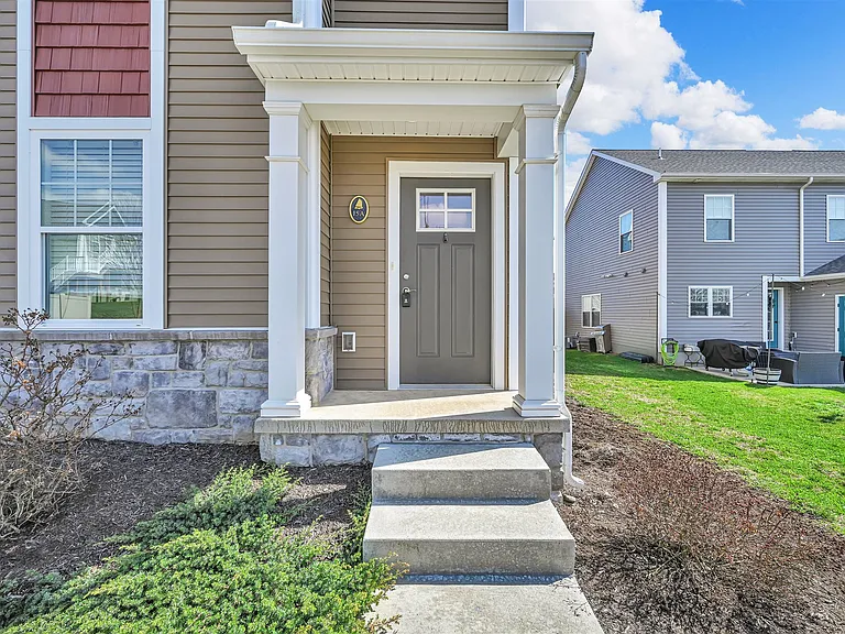 15 Pacific Blvd #K — Photo 1