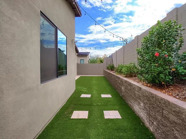 1005 E Paseo Way — Photo 60