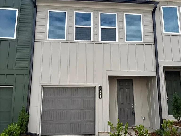 1682 Hannah Ter NW — Photo 1