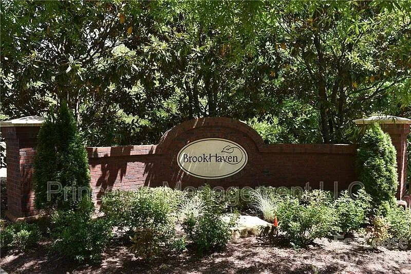 3 bed, 2.5 bath, 1301 sqft, $1,540 — Photo 2