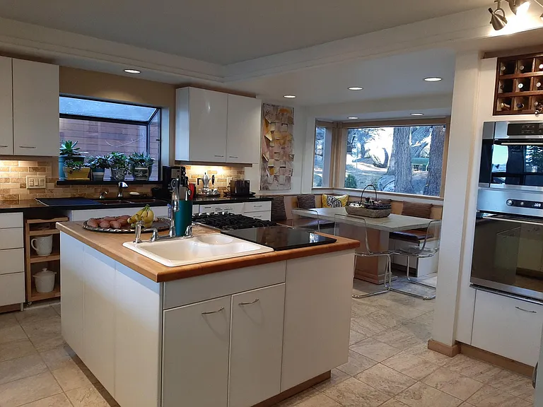 1055 Skyland Dr — Photo 9