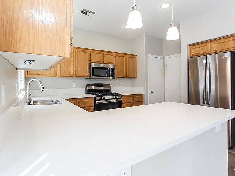 10413 Sloping Hill Ave — Photo 7