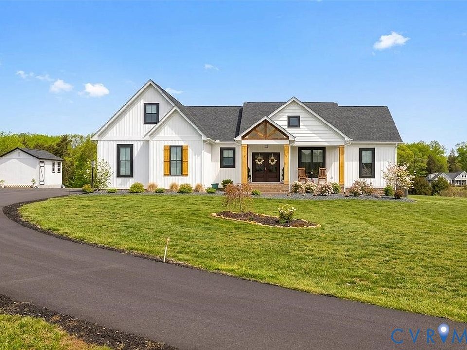 1st image of 15091 Carriage House Ct