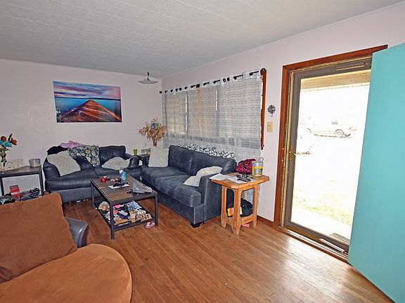 2nd image of 3824 Melody Ln