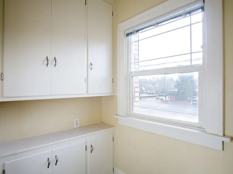1904 NE Couch St #205 — Photo 8
