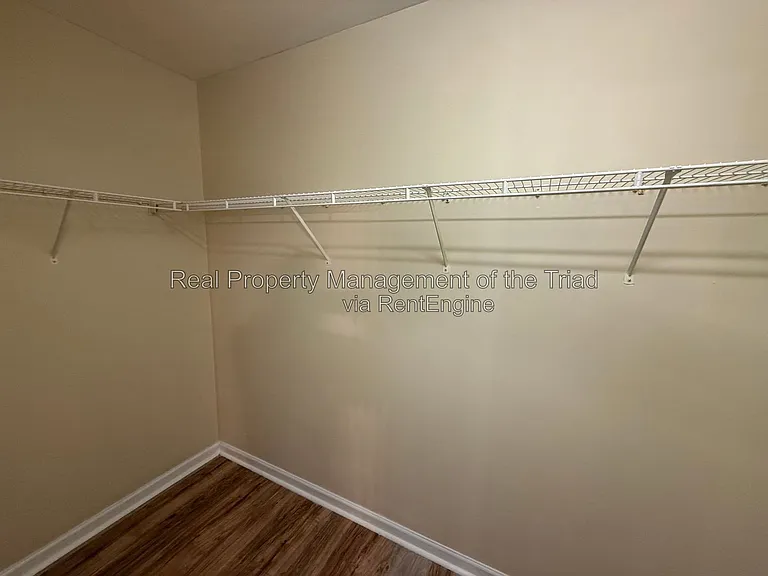 1258 Burton Ave — Photo 10