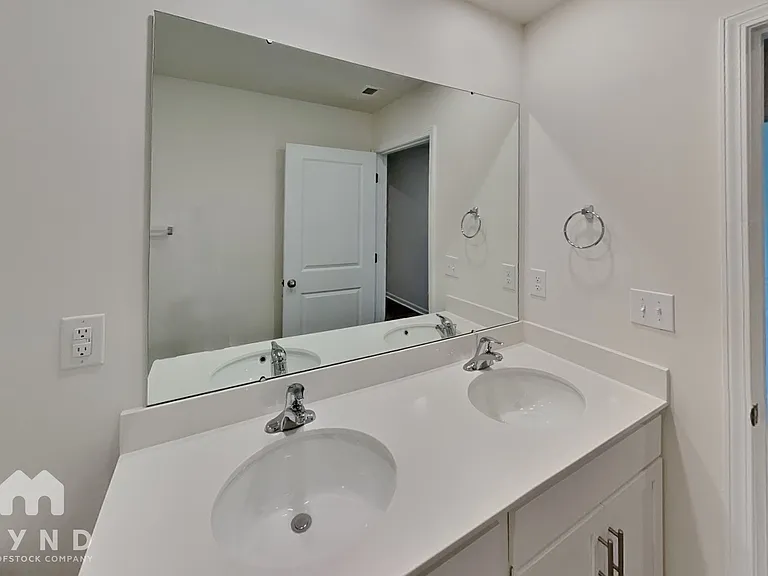 2331 Meadow Stream Dr — Photo 15