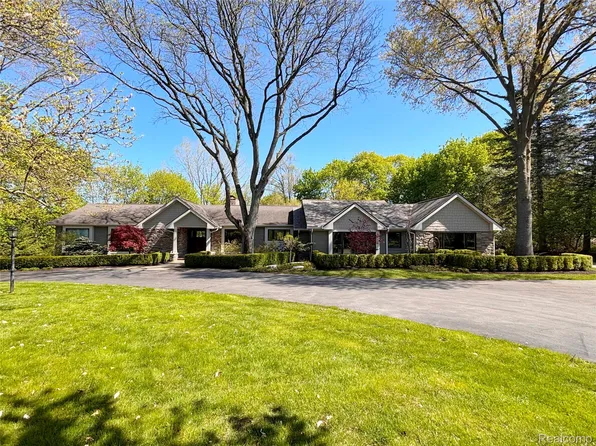4801 N Harsdale Rd, Bloomfield Hills, MI 48302