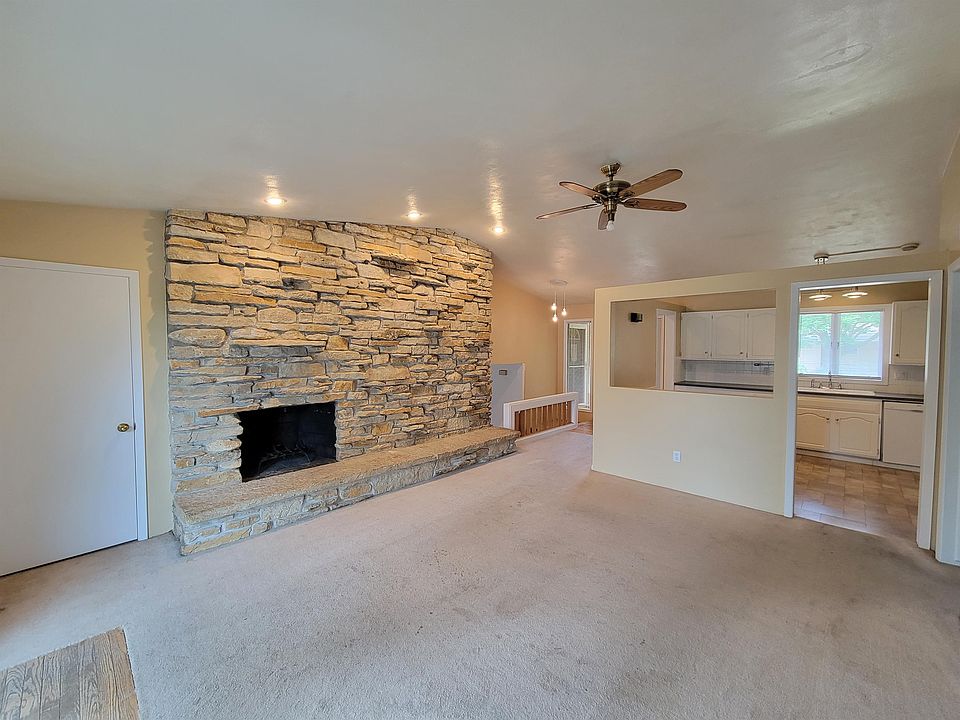 1st image of 212 Angie Dr