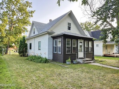 208 Pioneer Ave, Hayti, SD, 57241