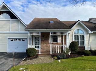 22 Sweet Bay Ln, Williamsville, NY 14221