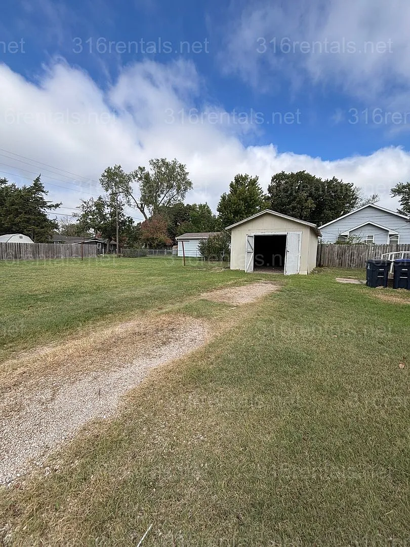 Two bed one bath huge yard house available NOW! — Photo 3