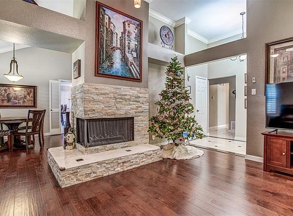 3rd image of 634 Duncan Dr