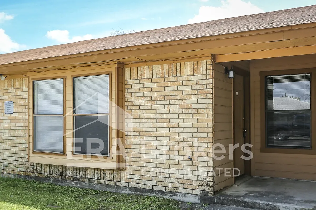 Building Photo - 204 South Dr #A