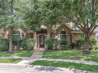 102 Pelican Ct, League City, TX 77573
