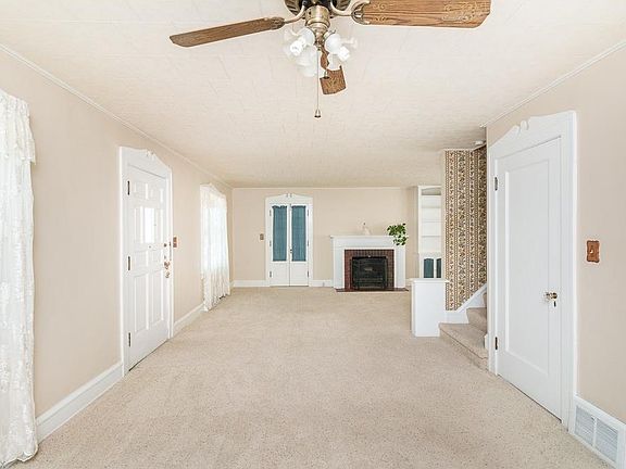 3rd image of 2059 Hillcrest Ave