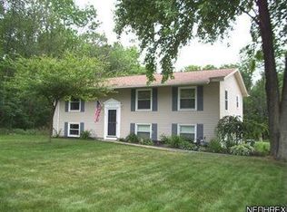 3266 Greenbrier Dr, Barberton, OH 44203