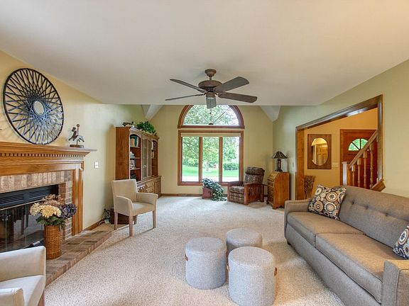 3rd image of W241N5923 Goldencrest Ct
