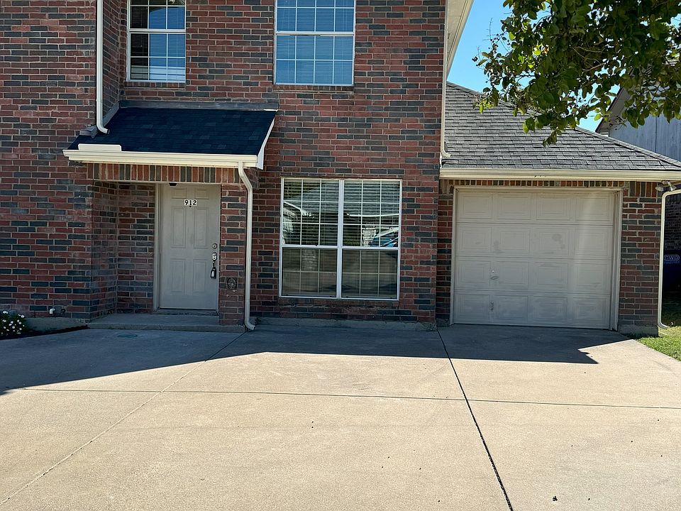 Welcome home to 912 Meadow Circle.