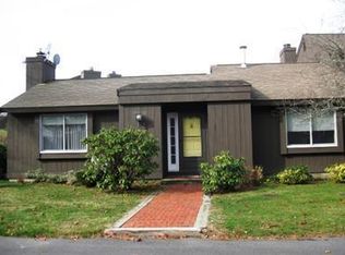 55 Harbor Lights Rd #55, Buzzards Bay, MA 02532