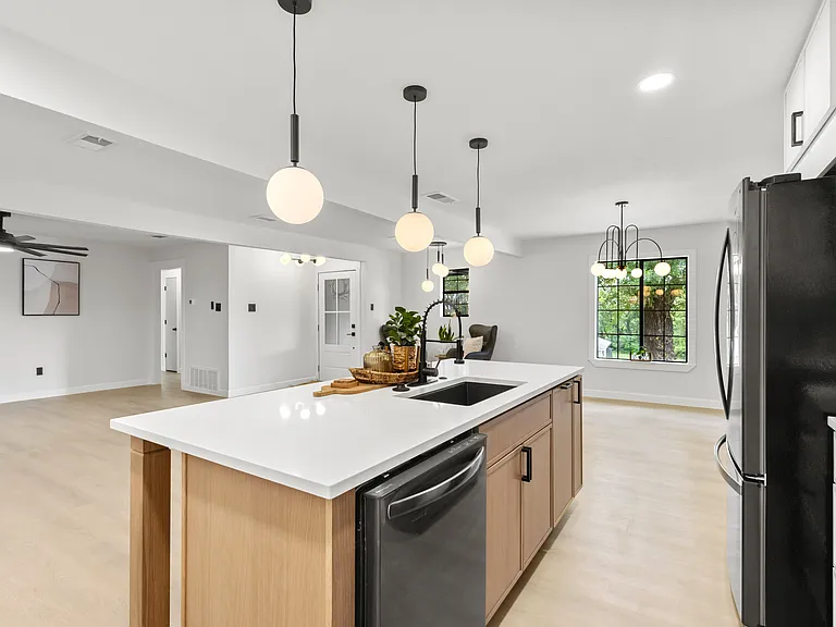 185 Lakeview Dr — Photo 16