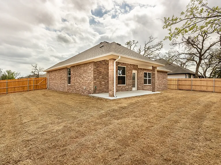 2541 Fallview Dr — Photo 17