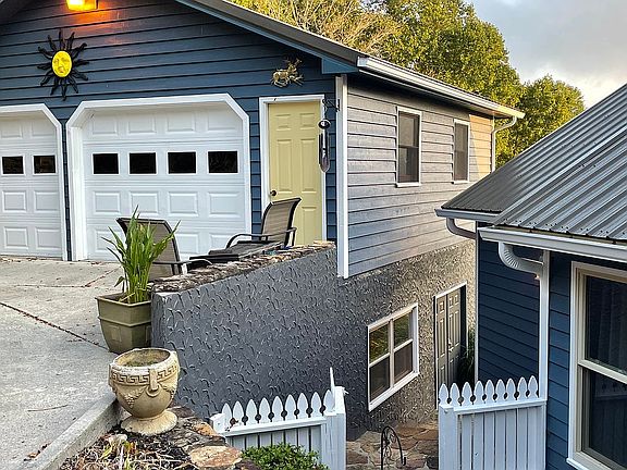 Garage with workshop 