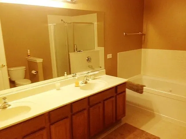 10S447 Carrington Cir — Photo 7
