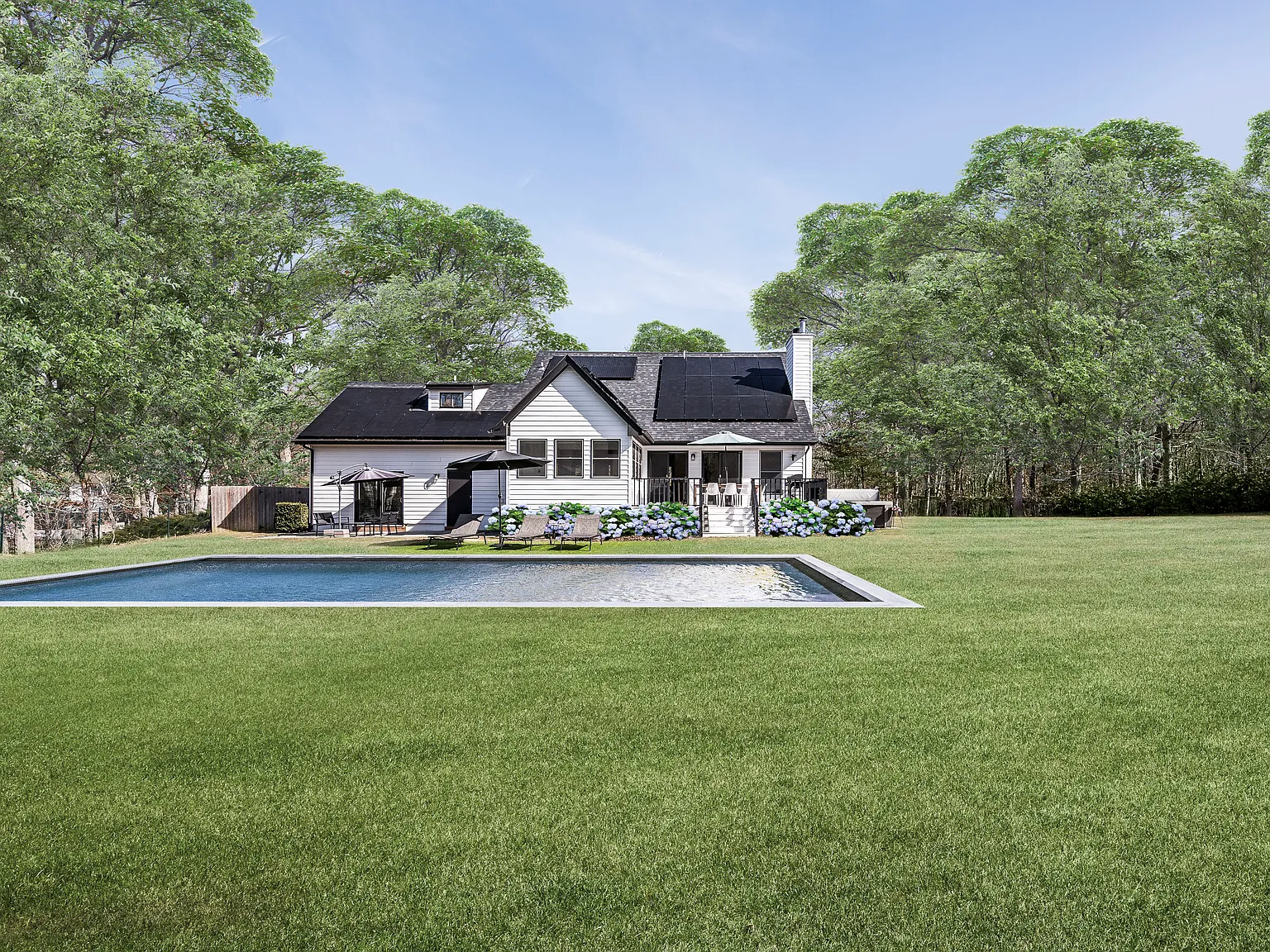 Hamptons Gated Oasis on a Private Acre — Photo 2