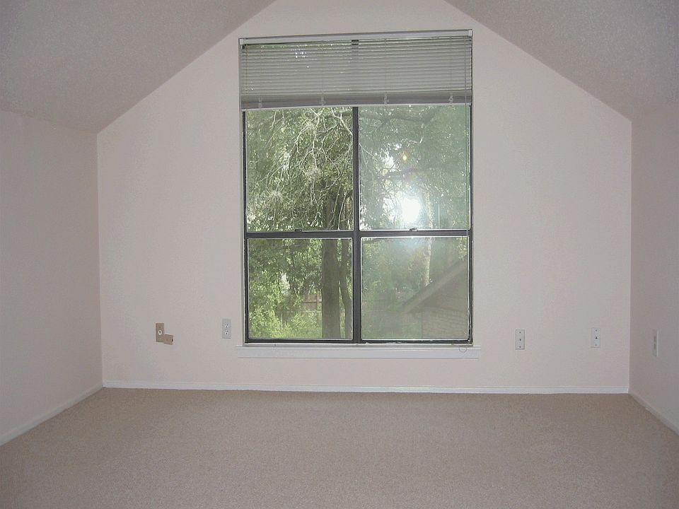 2nd image of 12902 Dakota Ln