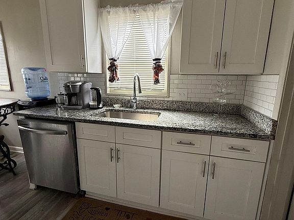 5th image of 23713 Piper Ave