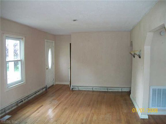 4th image of 9 Roberts Ct W