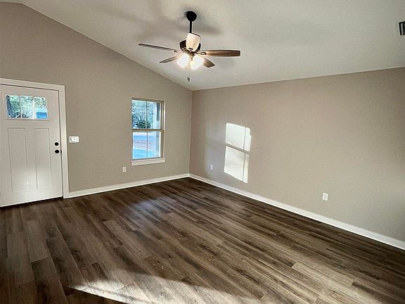 5th image of 5082 Mary St