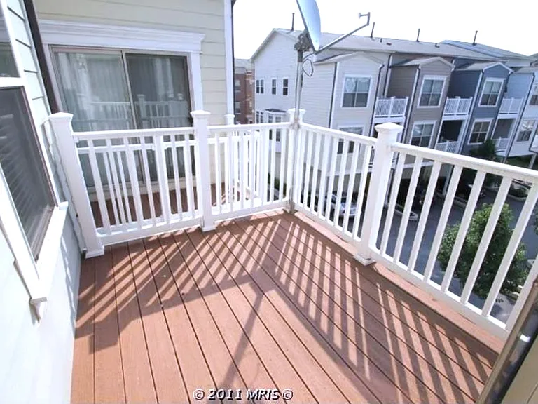 855 E Lombard St — Photo 24