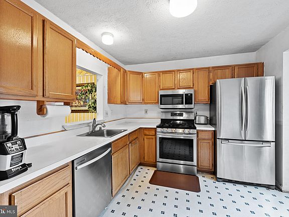 3rd image of 11237 Cristins Cir
