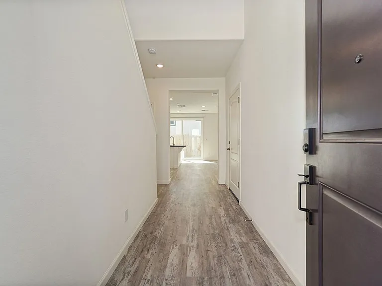 3209 Sunny Gate Ln — Photo 6