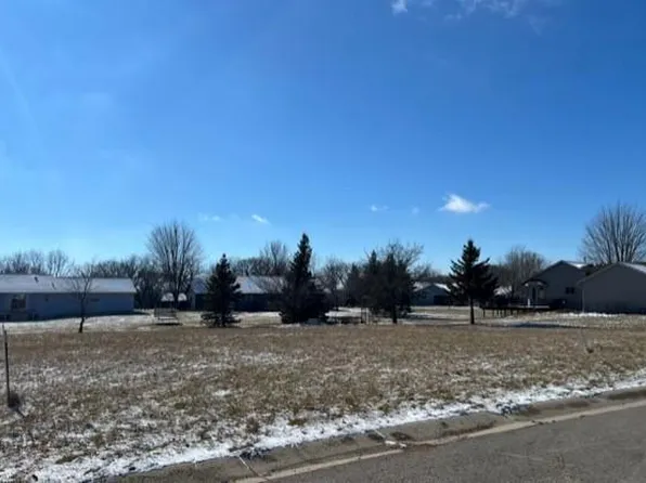 694 E 4th St, Saint Charles, MN 55972