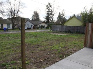 8933 SE Pine St, Portland, OR 97216