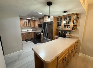 386 Golfview Rd APT F, North Palm Beach, FL 33408