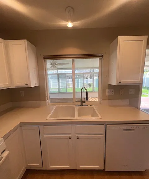 2455 W Baystone Dr — Photo 2