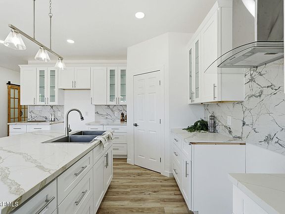3rd image of 3627 W PALMAIRE Avenue