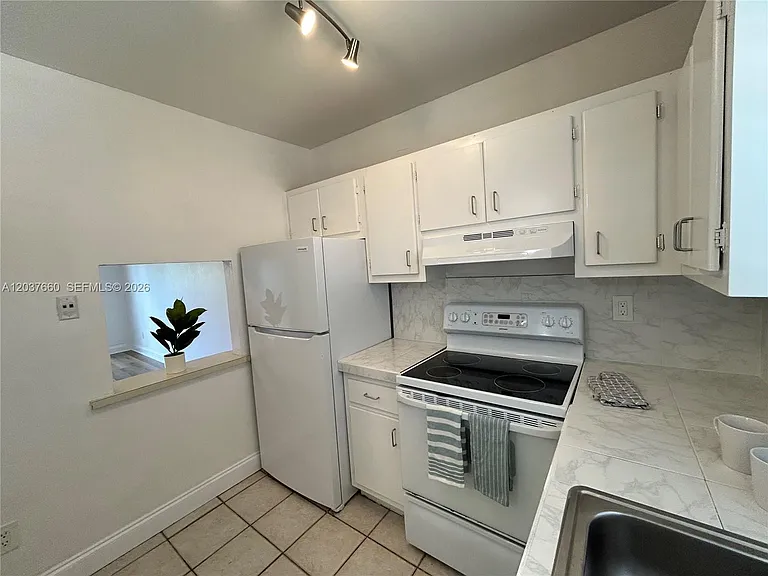 7505 SW 82nd St #320 — Photo 8