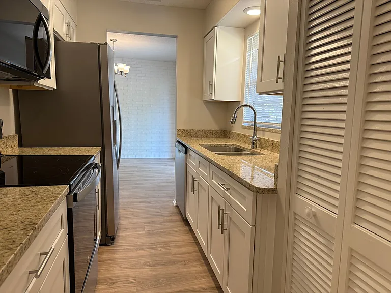 1383 Providence Blvd — Photo 6