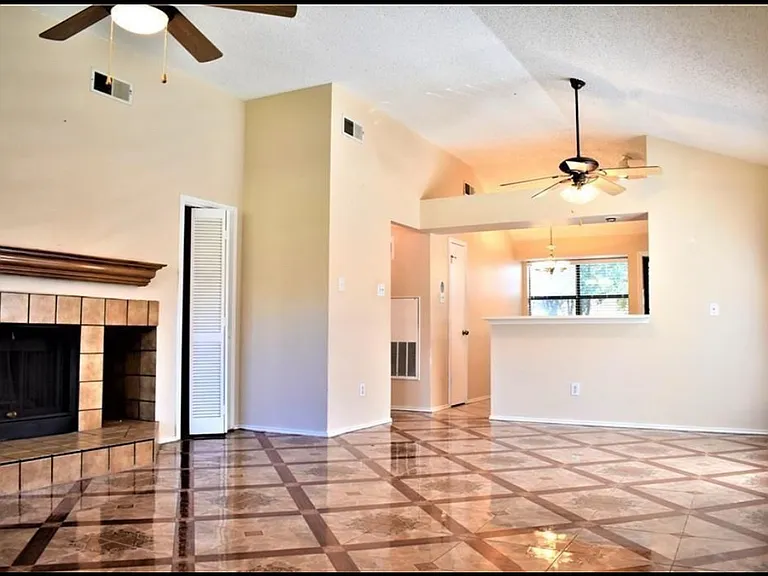 2332 Chestnut Way — Photo 3