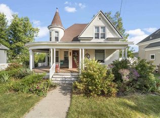 802 E Main St, Mount Horeb, WI 53572