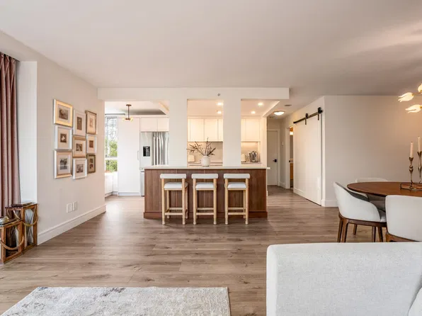 1201 Marinaside Cres #507, Vancouver, BC V6Z 2V2