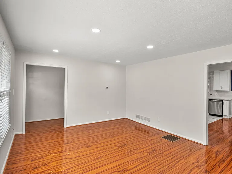 1399 Lockwood Dr SW — Photo 7
