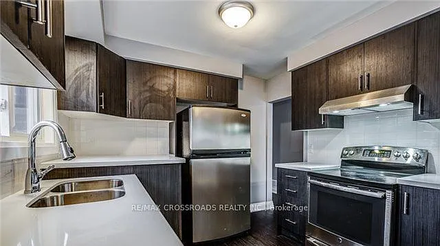 133 Labrador Dr #MAIN FLOOR — Photo 8