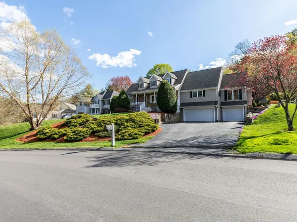 1 Carriage Chase Lane, Atkinson, NH 03811